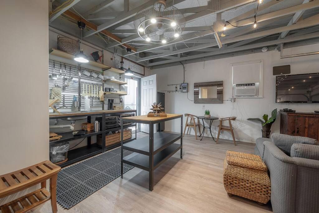Ultimate Man Cave Garage Minutes To Whatever Do Hébergement de vacances