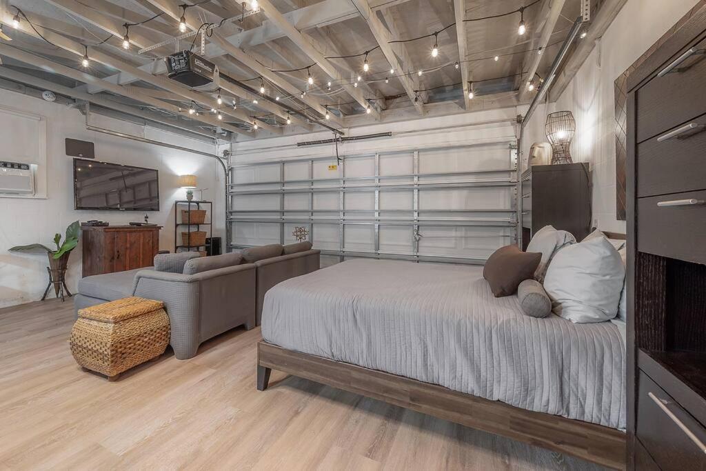 Ultimate Man Cave Garage Minutes To Whatever Do * Tampa