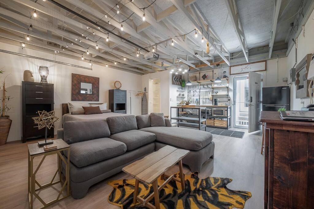 Ultimate Man Cave Garage Minutes To Whatever Do *