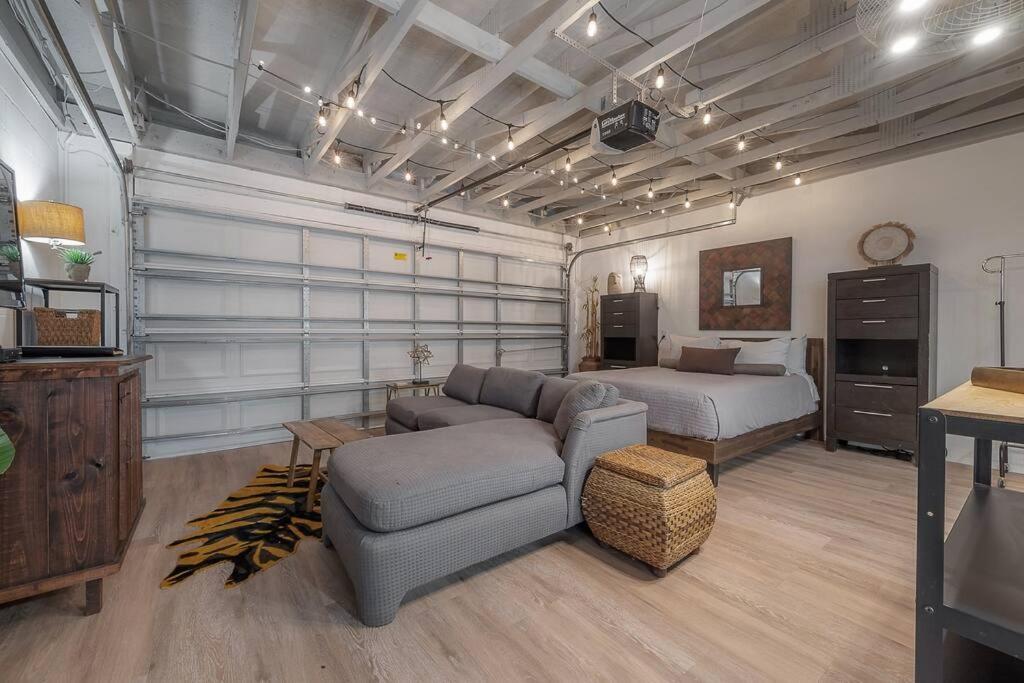 Hébergement de vacances Ultimate Man Cave Garage Minutes To Whatever Do Tampa