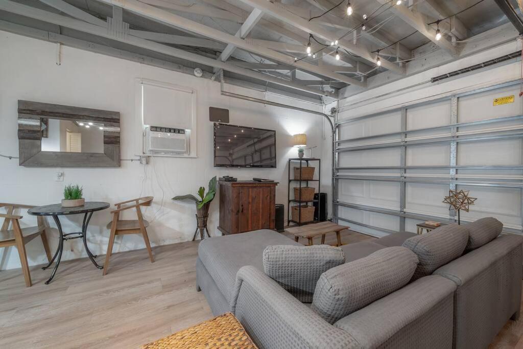 Ultimate Man Cave Garage Minutes To Whatever Do Hébergement de vacances Tampa